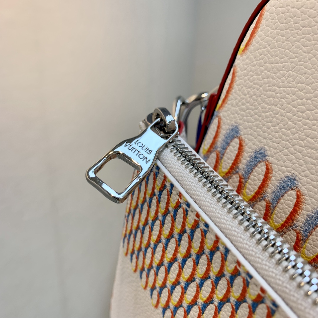 l**is V*t*ntrio handbag-25*18.5*7cm