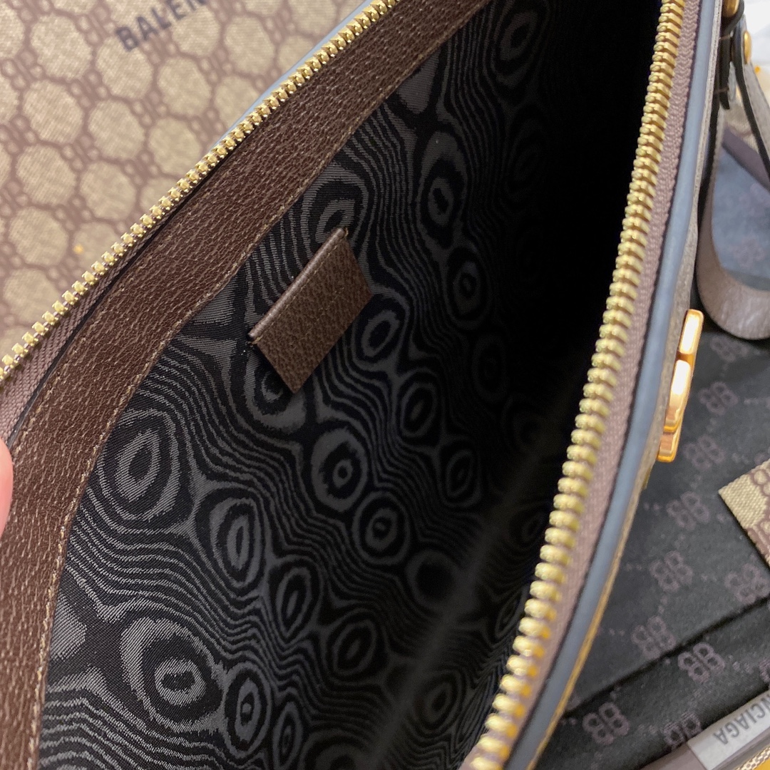 g*u*i&Ba*len*cia*ga pouch-30x20x3.5cm