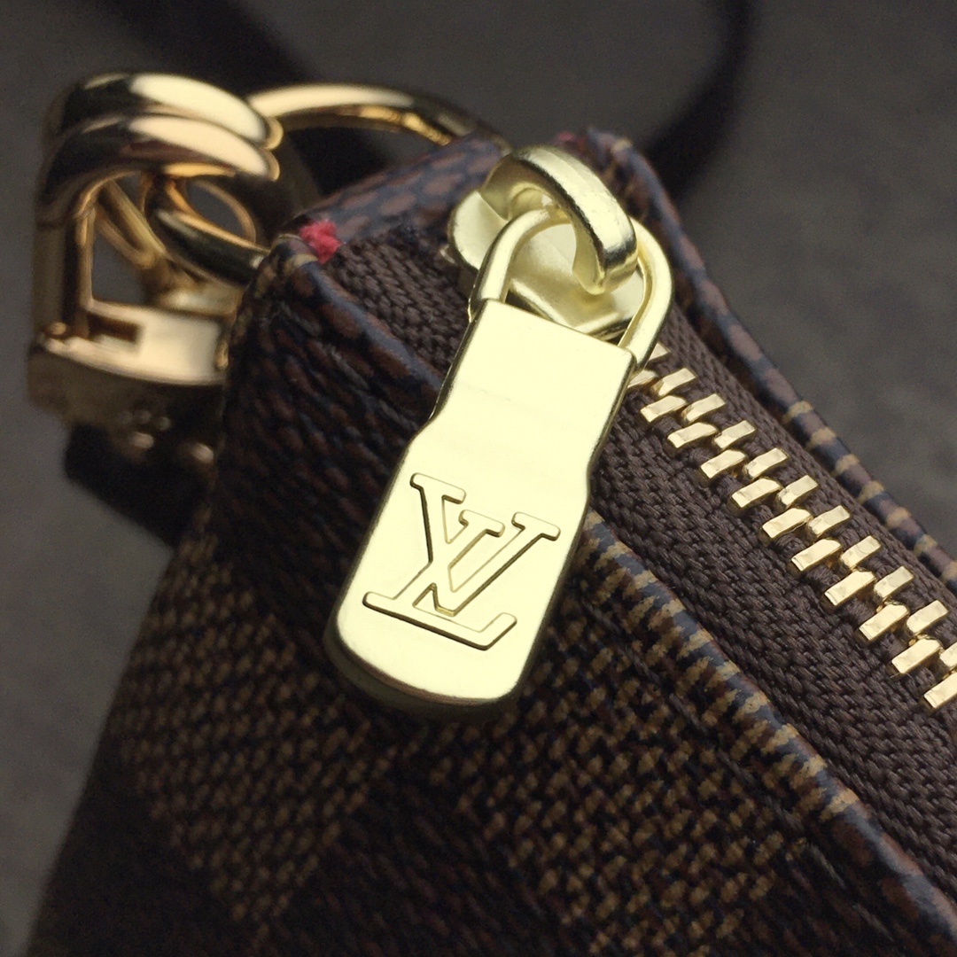 l**is V*t*n pochette accessoires-24x14x4cm