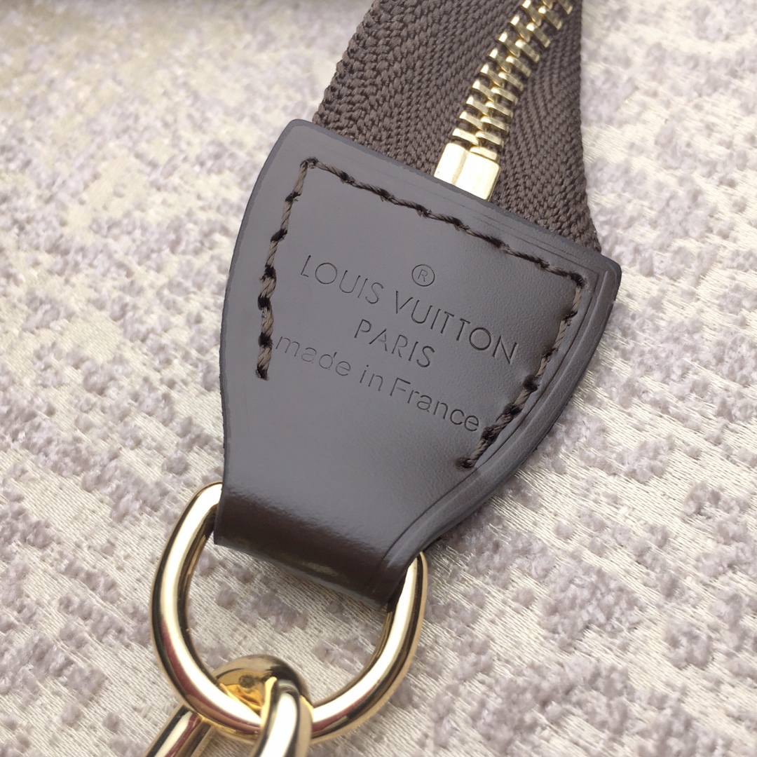 l**is V*t*n pochette accessoires-24x14x4cm