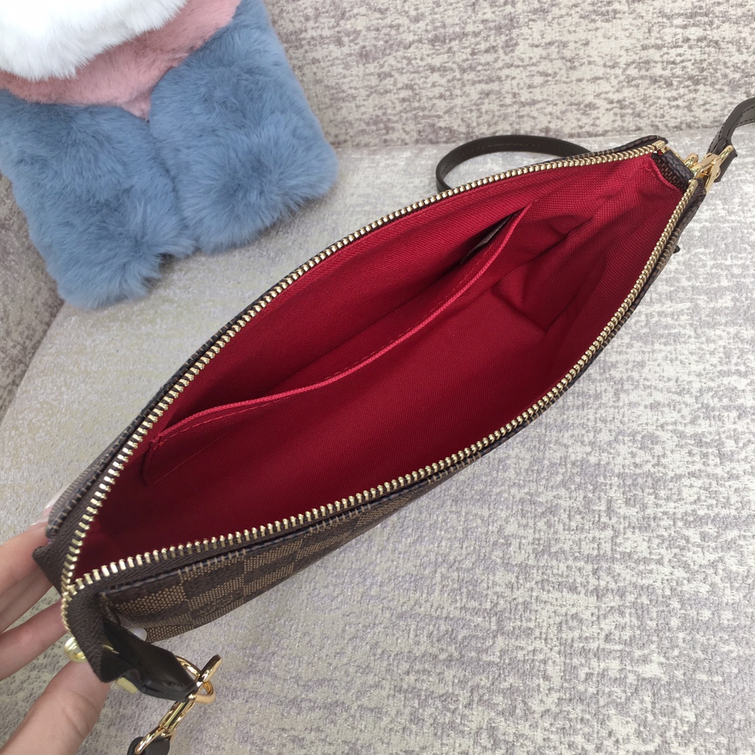 l**is V*t*n pochette accessoires-24x14x4cm