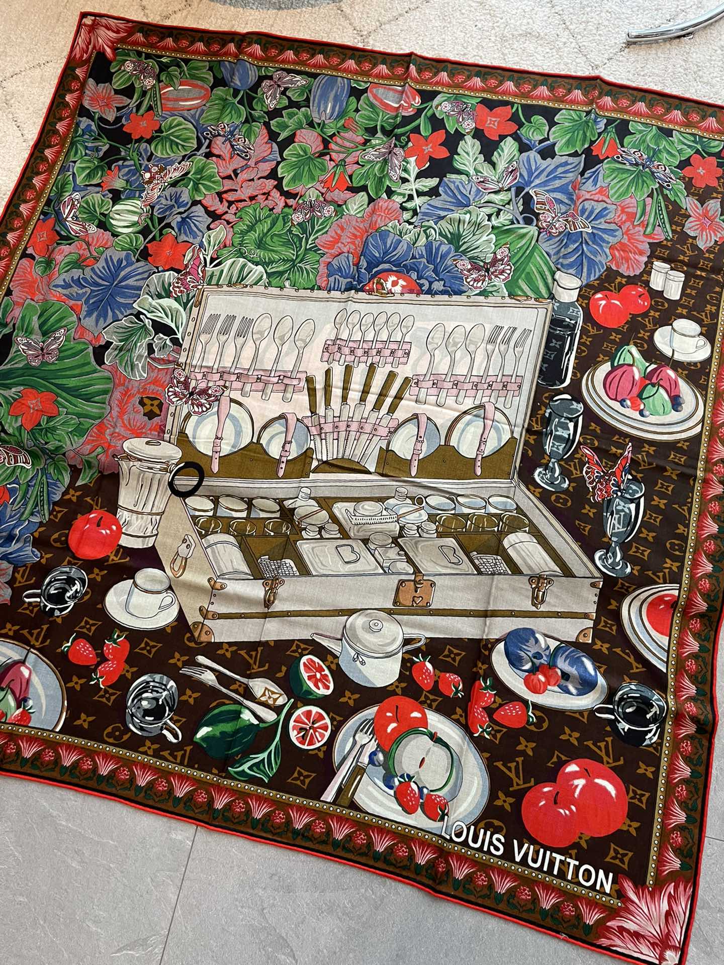 l**is V*t*n square towel-140*140cm