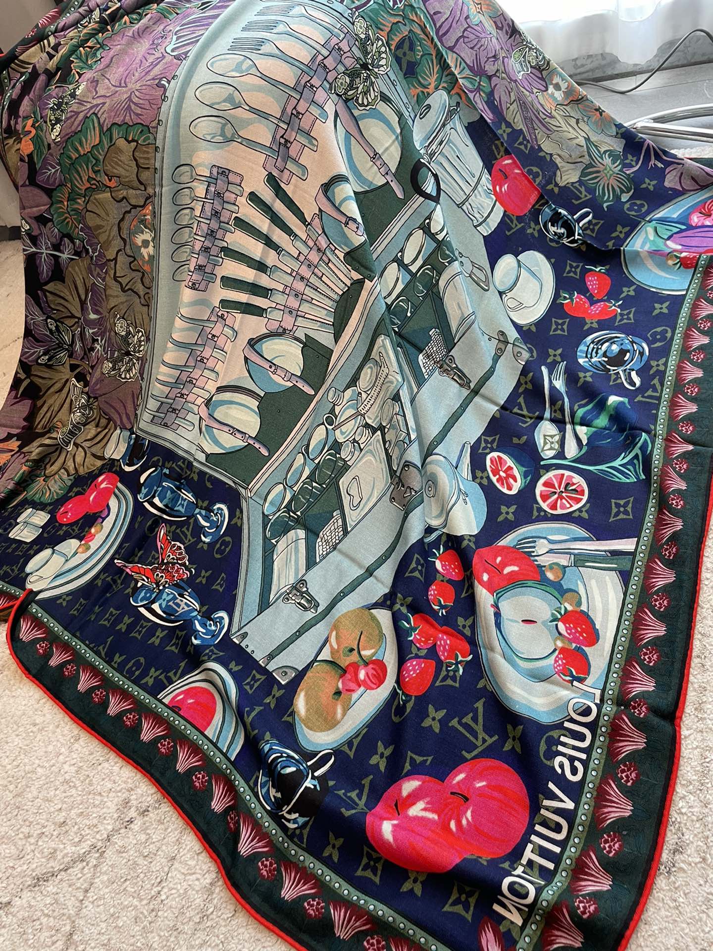 l**is V*t*n square towel-140*140cm