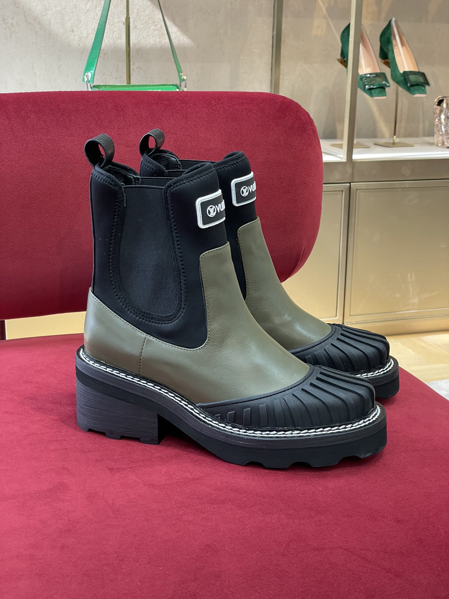 l**is V*t*n beaubourg boots