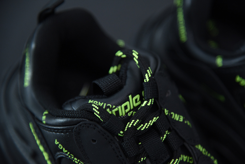 Ba*len*cia*ga triple s