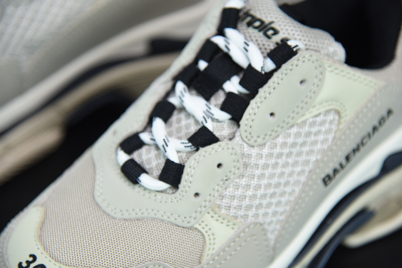 Ba*len*cia*ga triple s