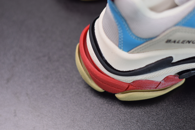 Ba*len*cia*ga triple s