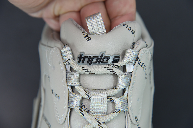 Ba*len*cia*ga triple s