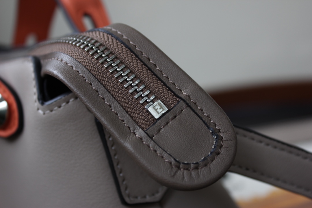 F**di by the way handbag-20*13*8.5cm