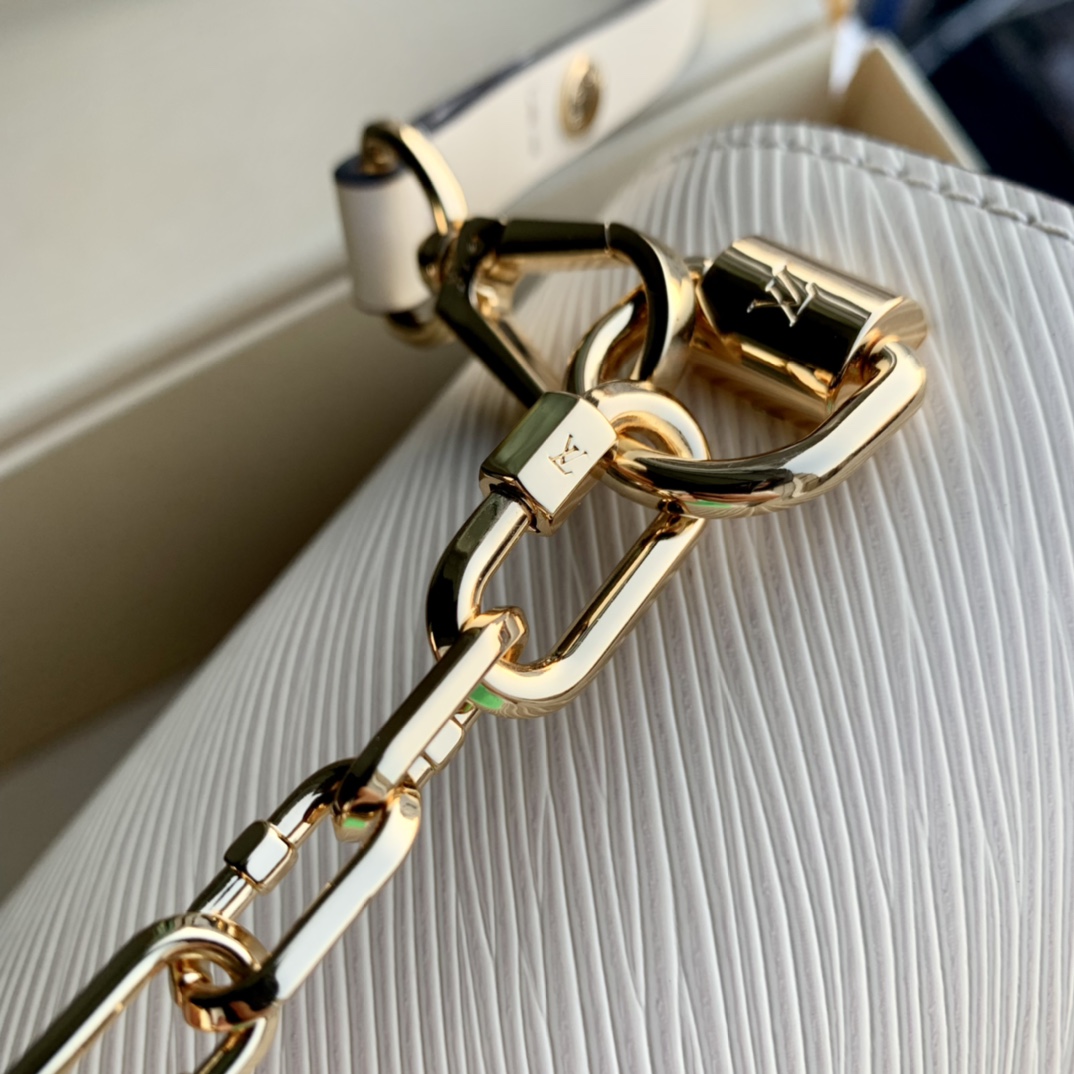 l**is V*t*n twist mm-23*18*8cm