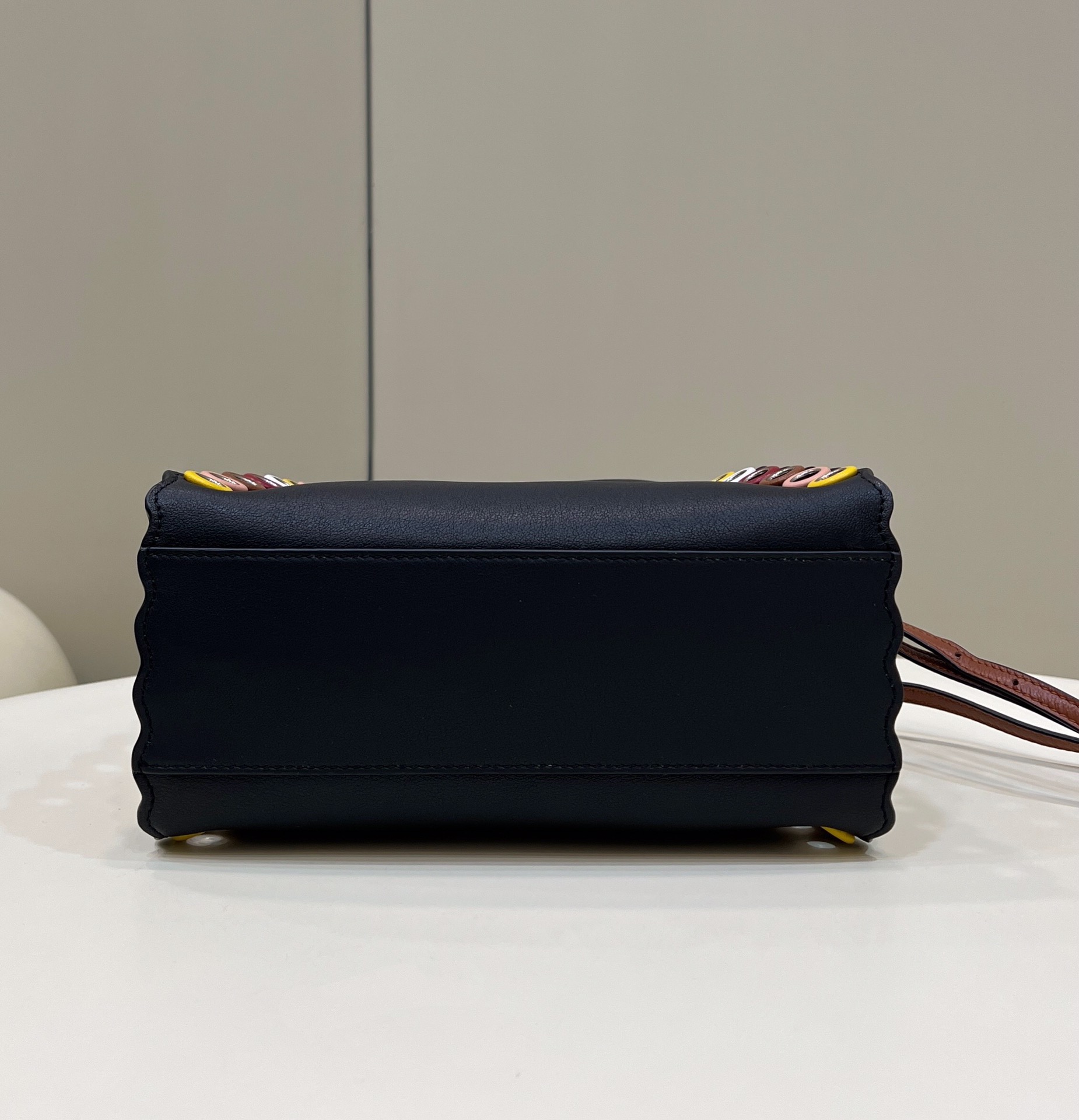 F**di peekabootote-24cm