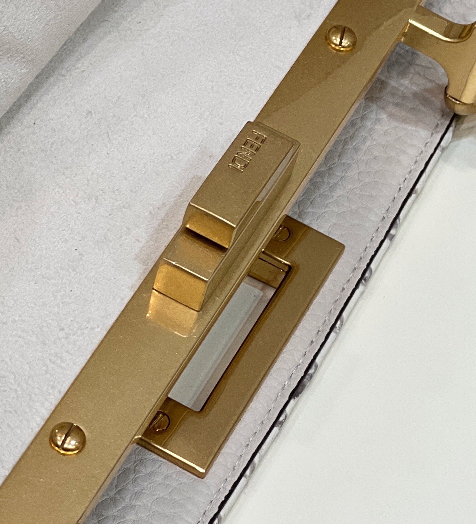 F**di peekabootote-33×12×25cm