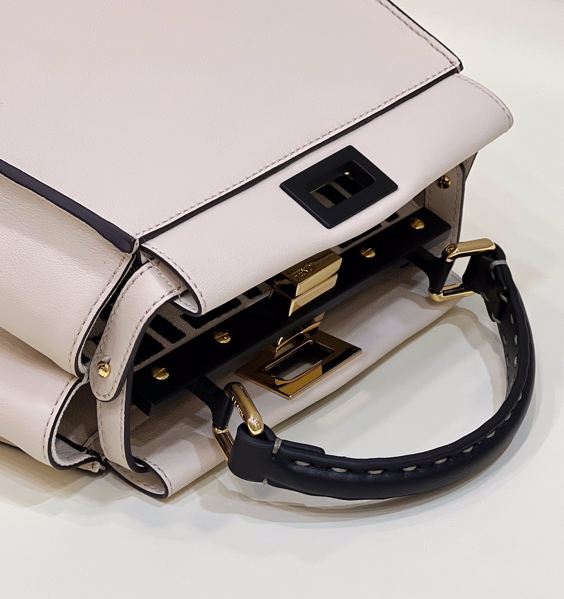 F**di peekabootote-24×7×19cm