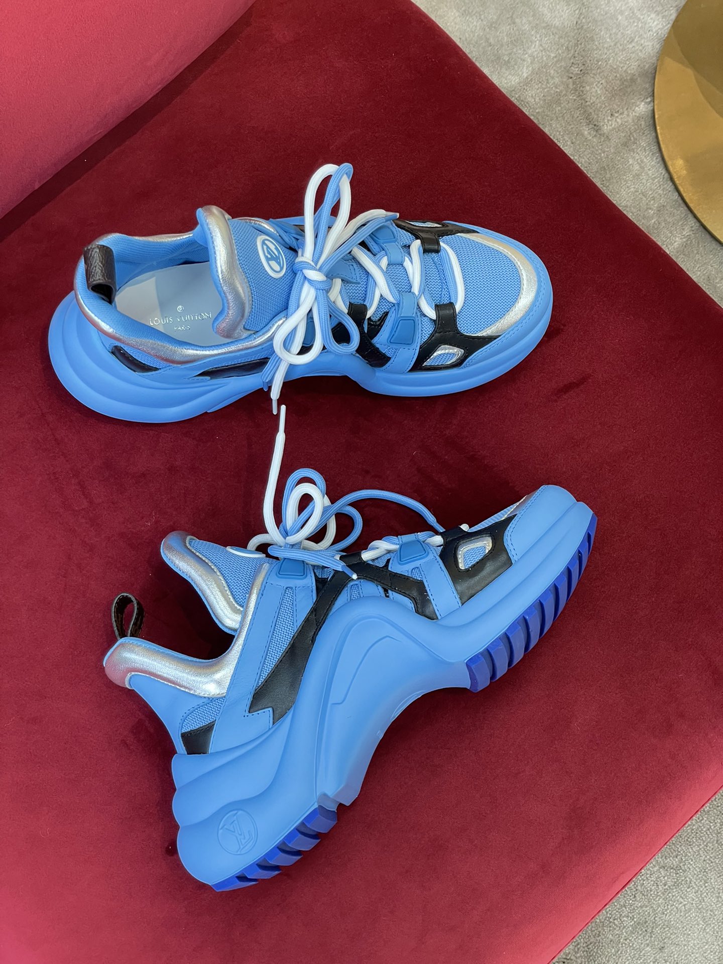 l**is V*t*n archlight sneaker