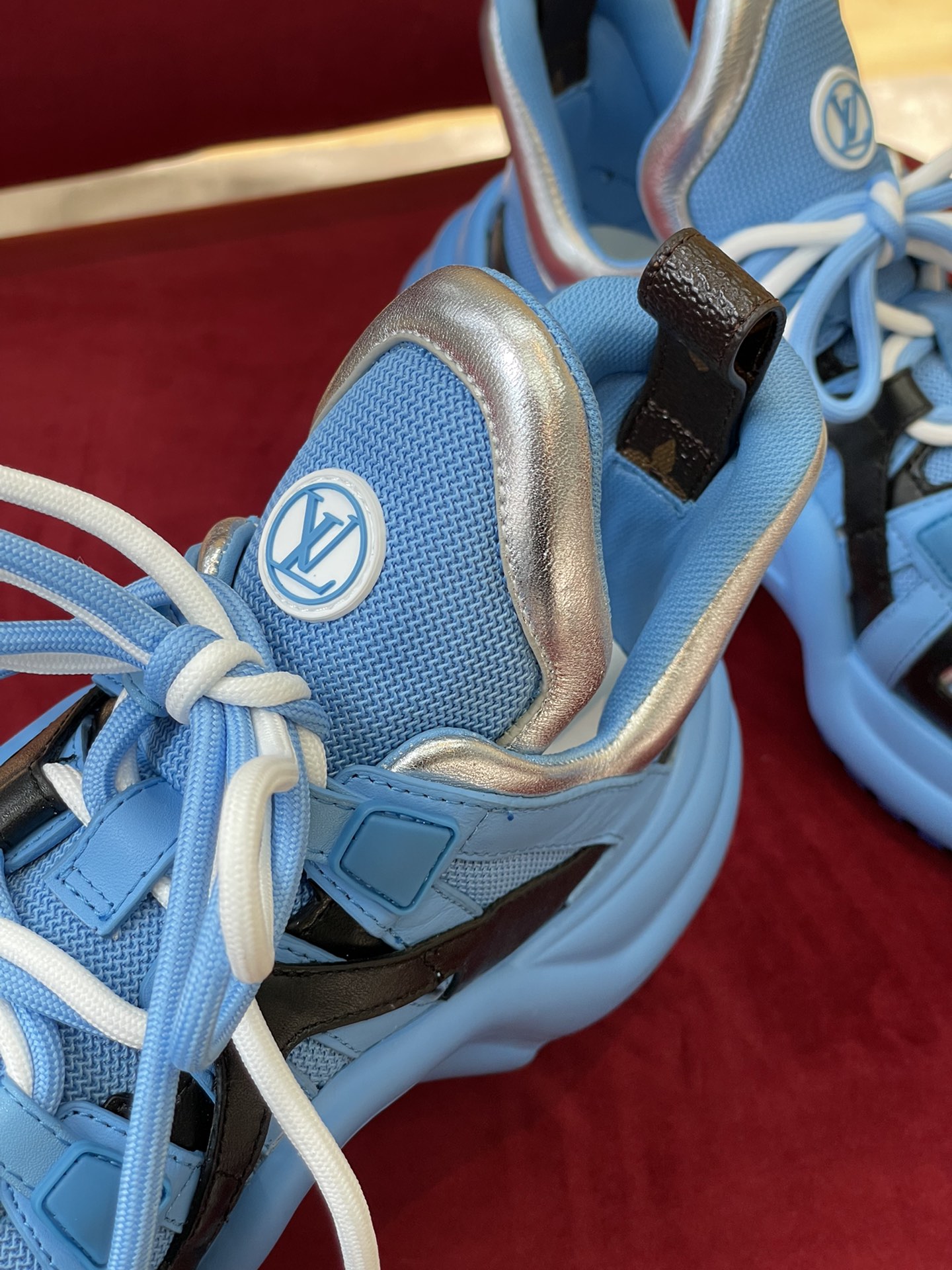 l**is V*t*n archlight sneaker