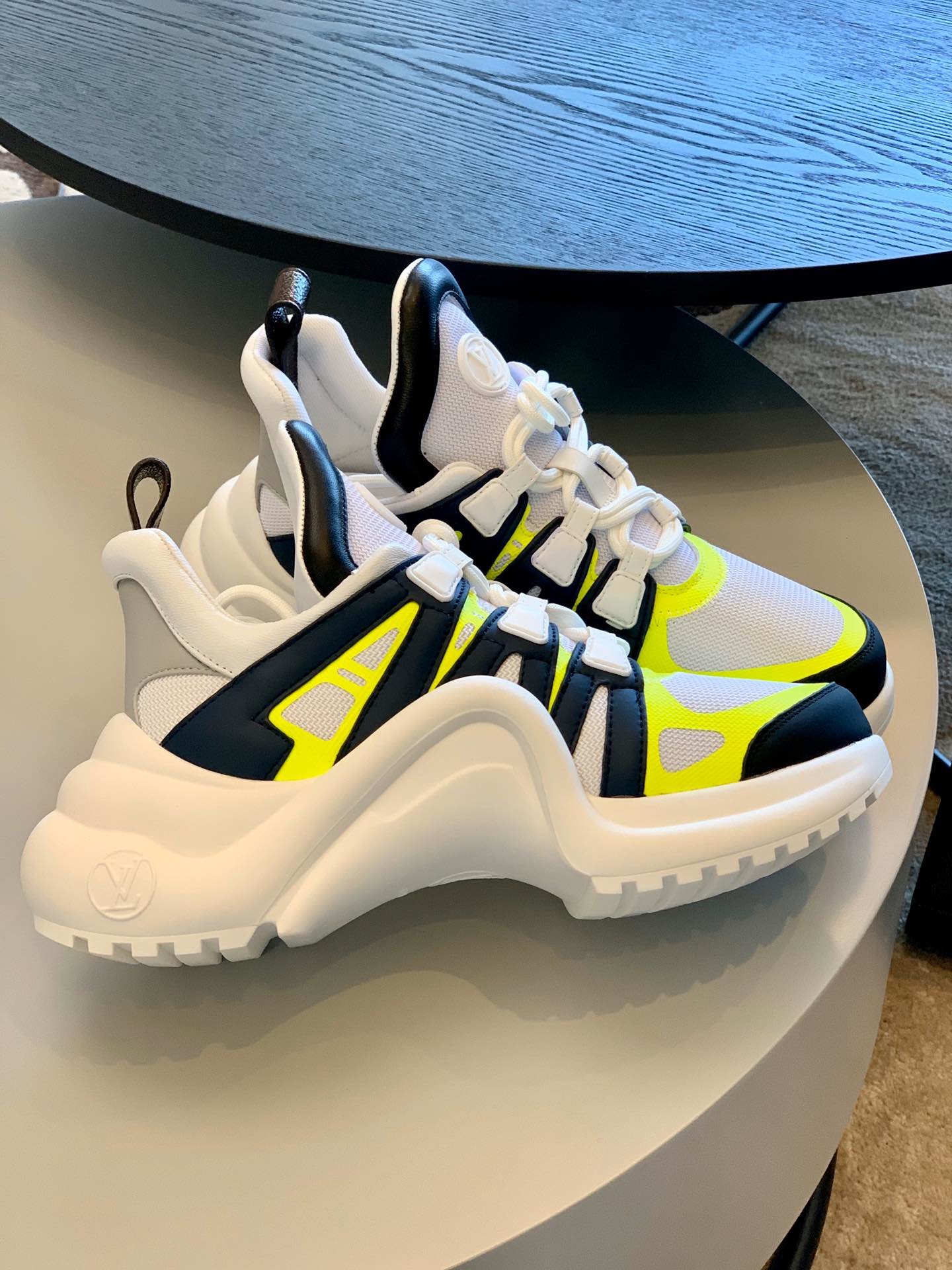 l**is V*t*n archlight sneaker