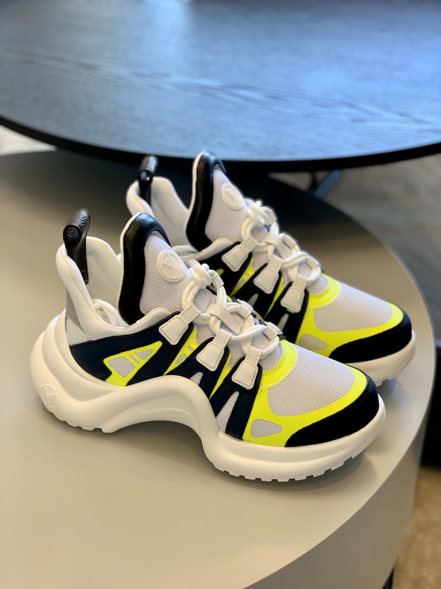 l**is V*t*n archlight sneaker