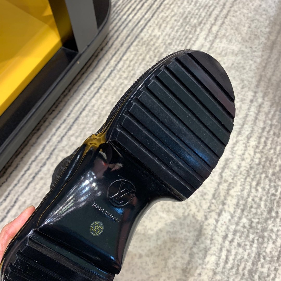 l**is V*t*n archlight sock sneaker