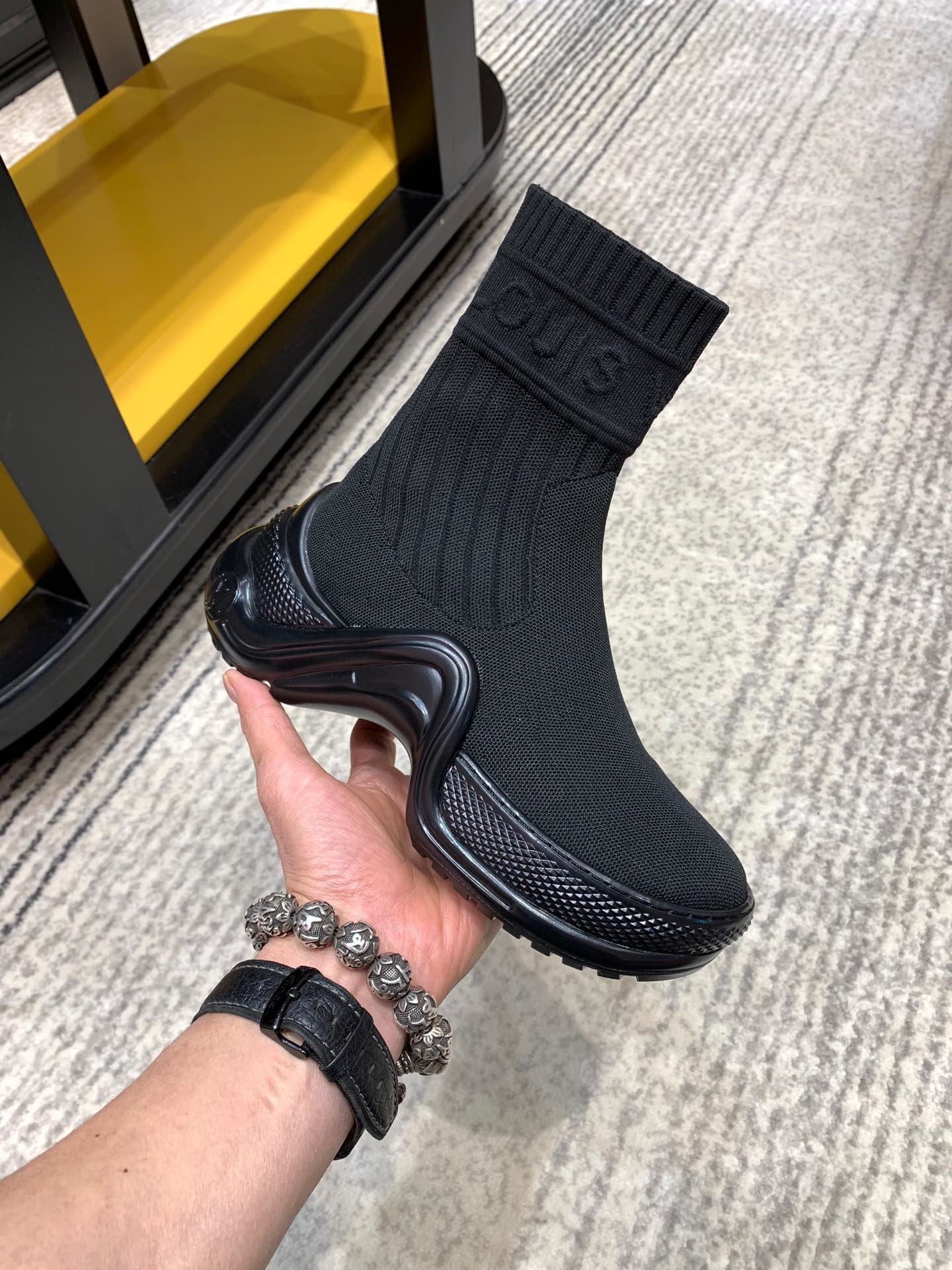 l**is V*t*n archlight sock sneaker