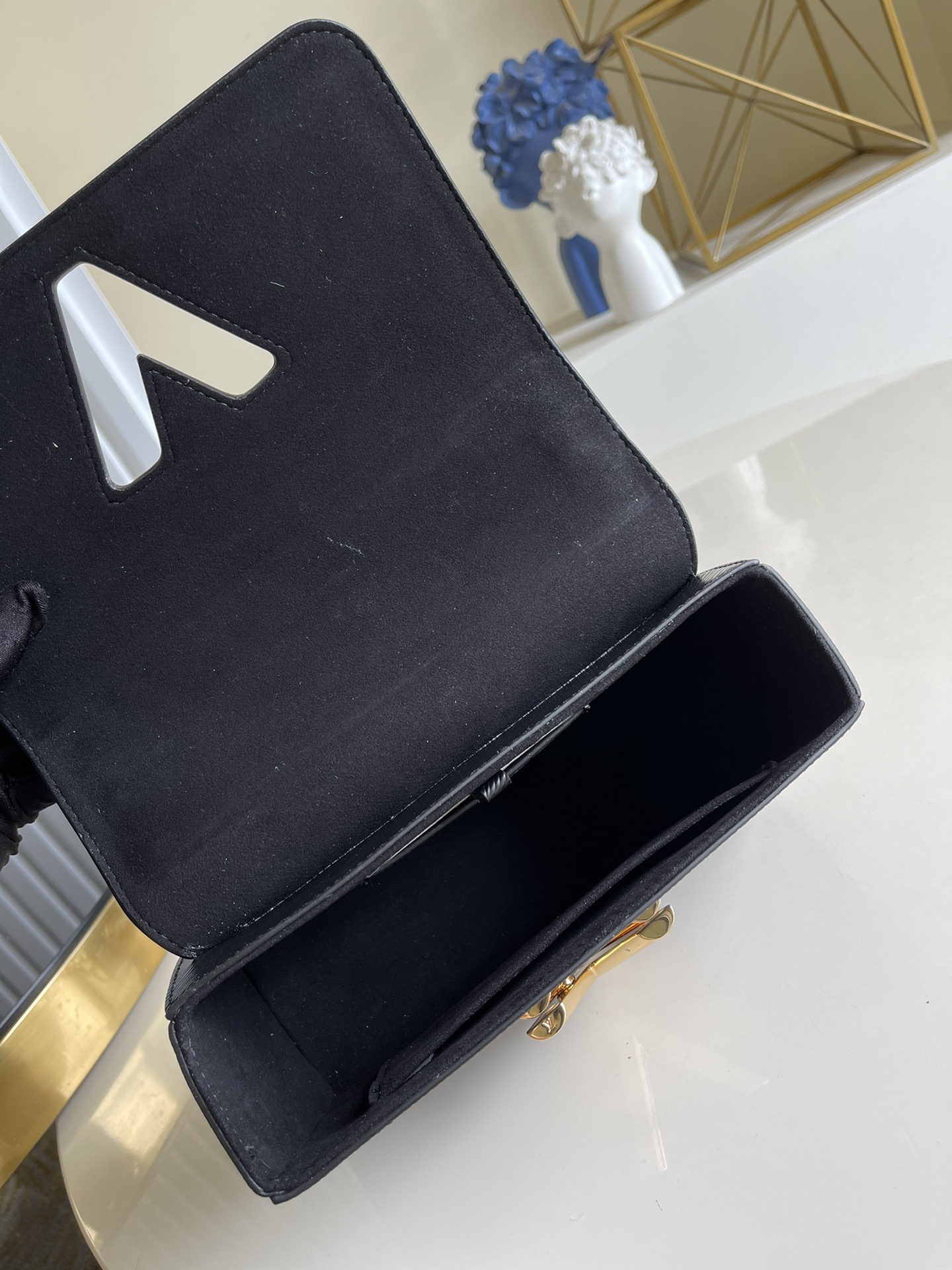 l**is V*t*n twist mm-23*18*8cm