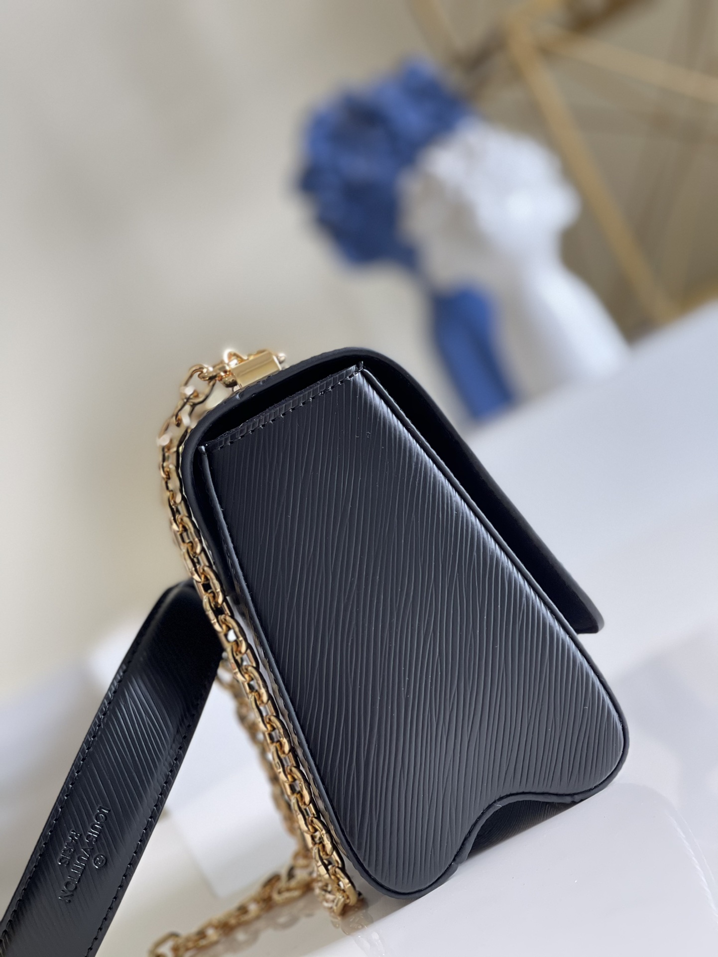 l**is V*t*n twist mm-23*18*8cm