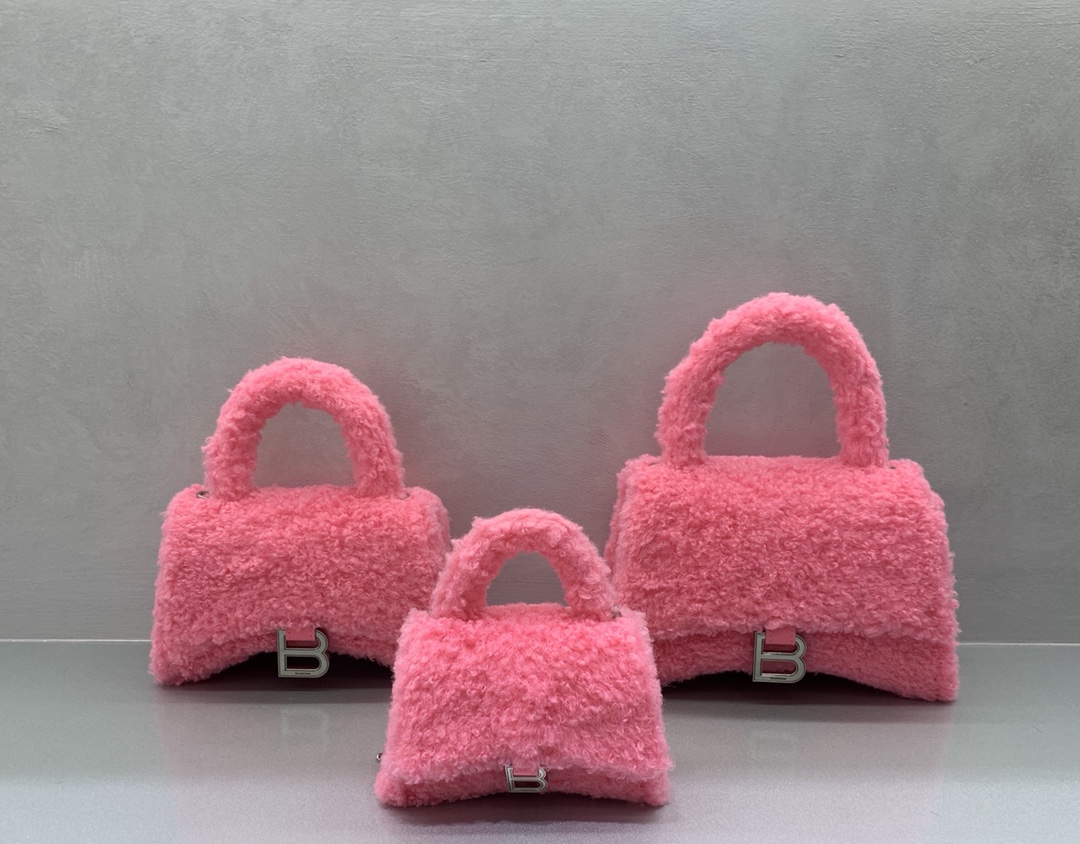 Ba*len*cia*ga hourglass bag