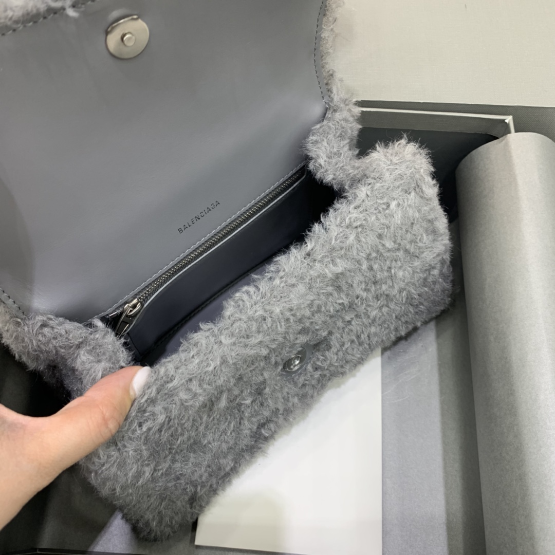 Ba*len*cia*ga hourglass bag