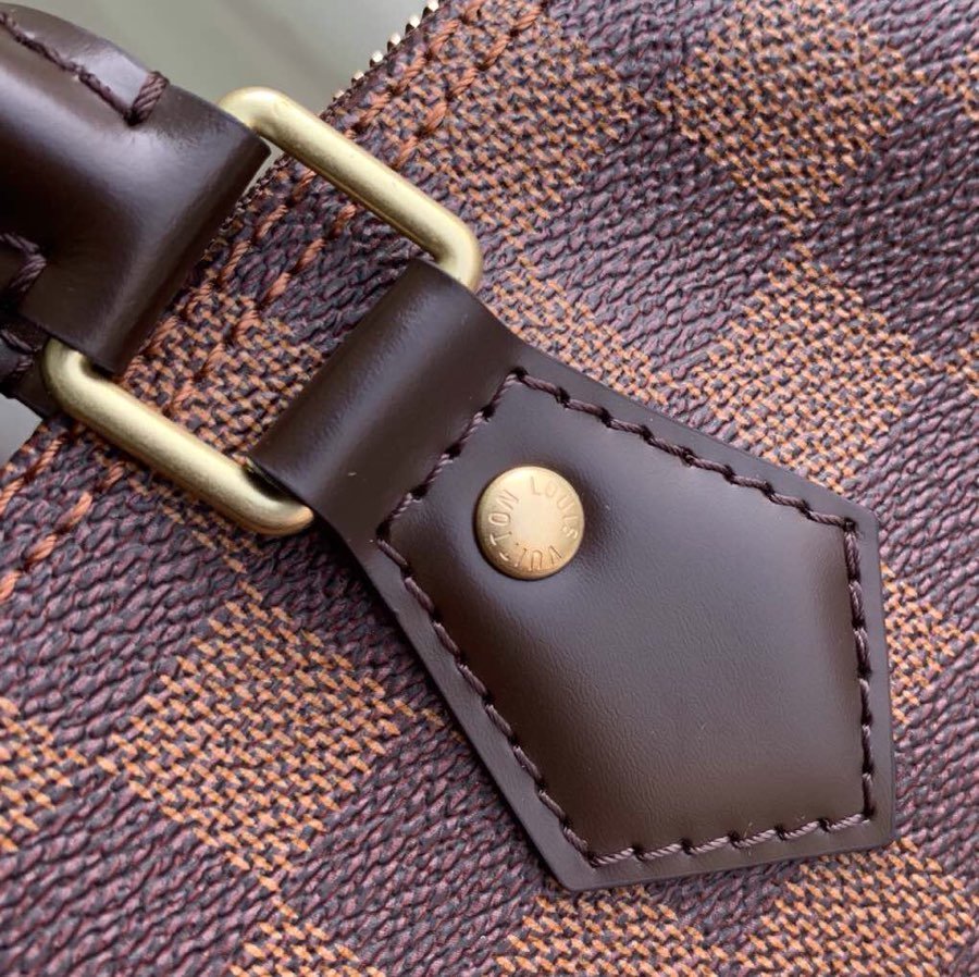 l**is V*t*n speedy-30x21x17cm