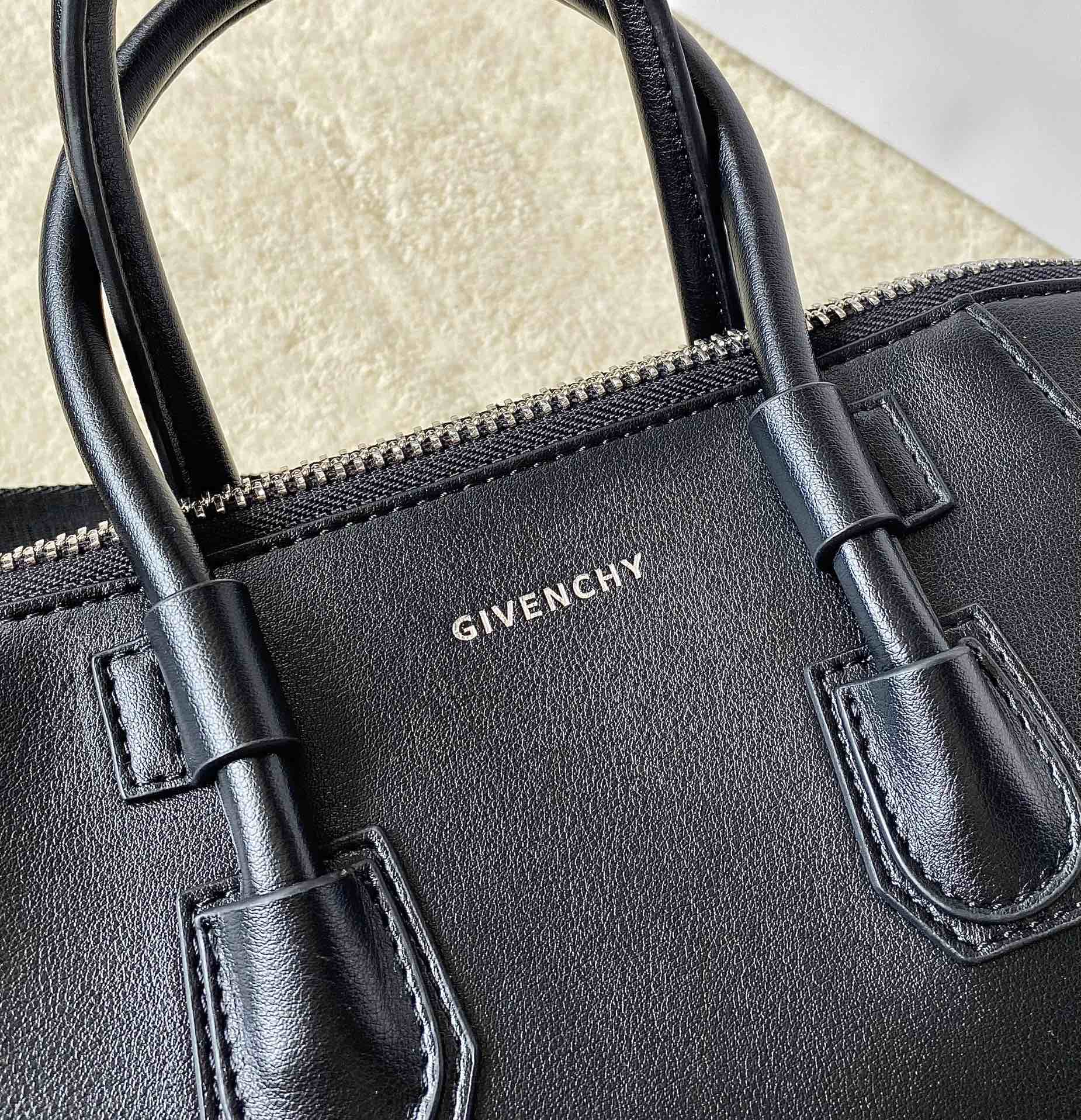 Givenchy Antigona Sport -22*5*18CM