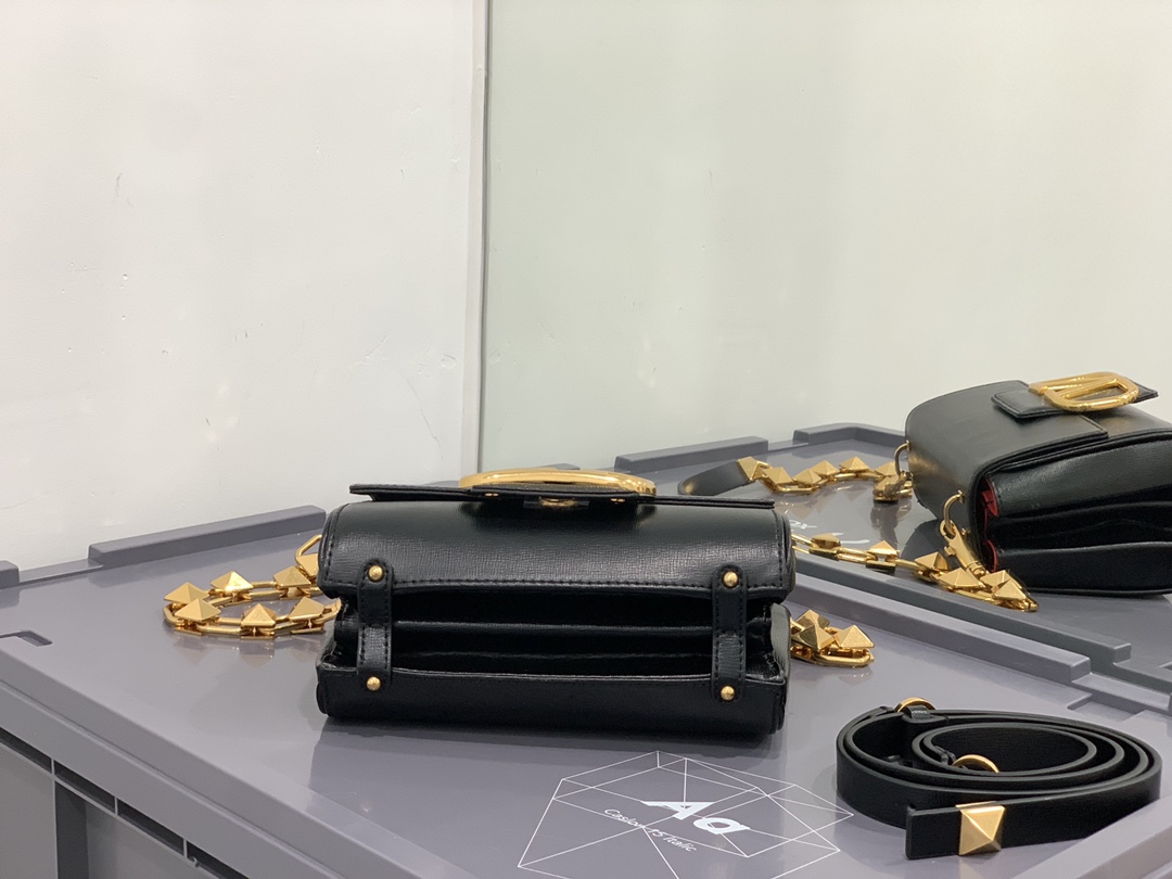 Valentino Handbags-20*15*7CM