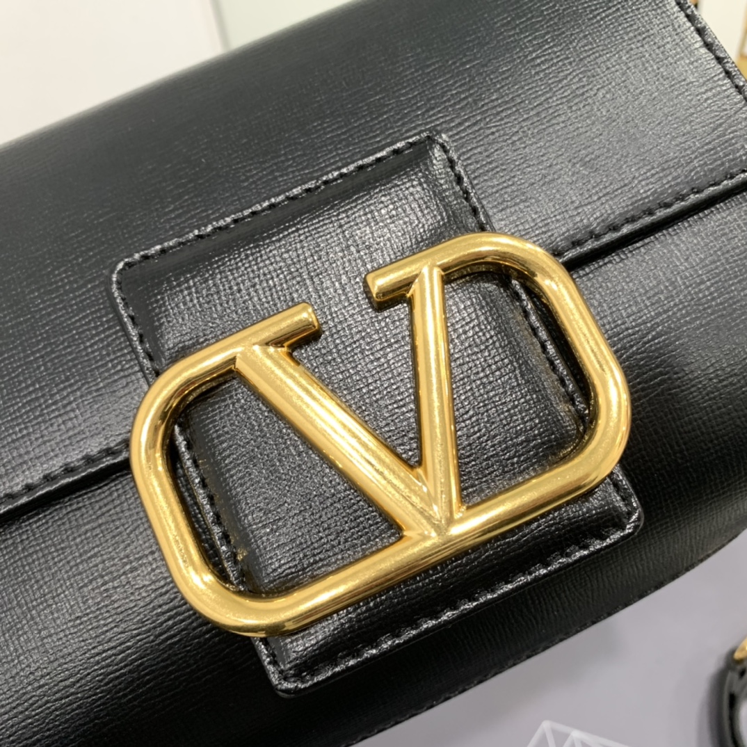Valentino Handbags-20*15*7CM