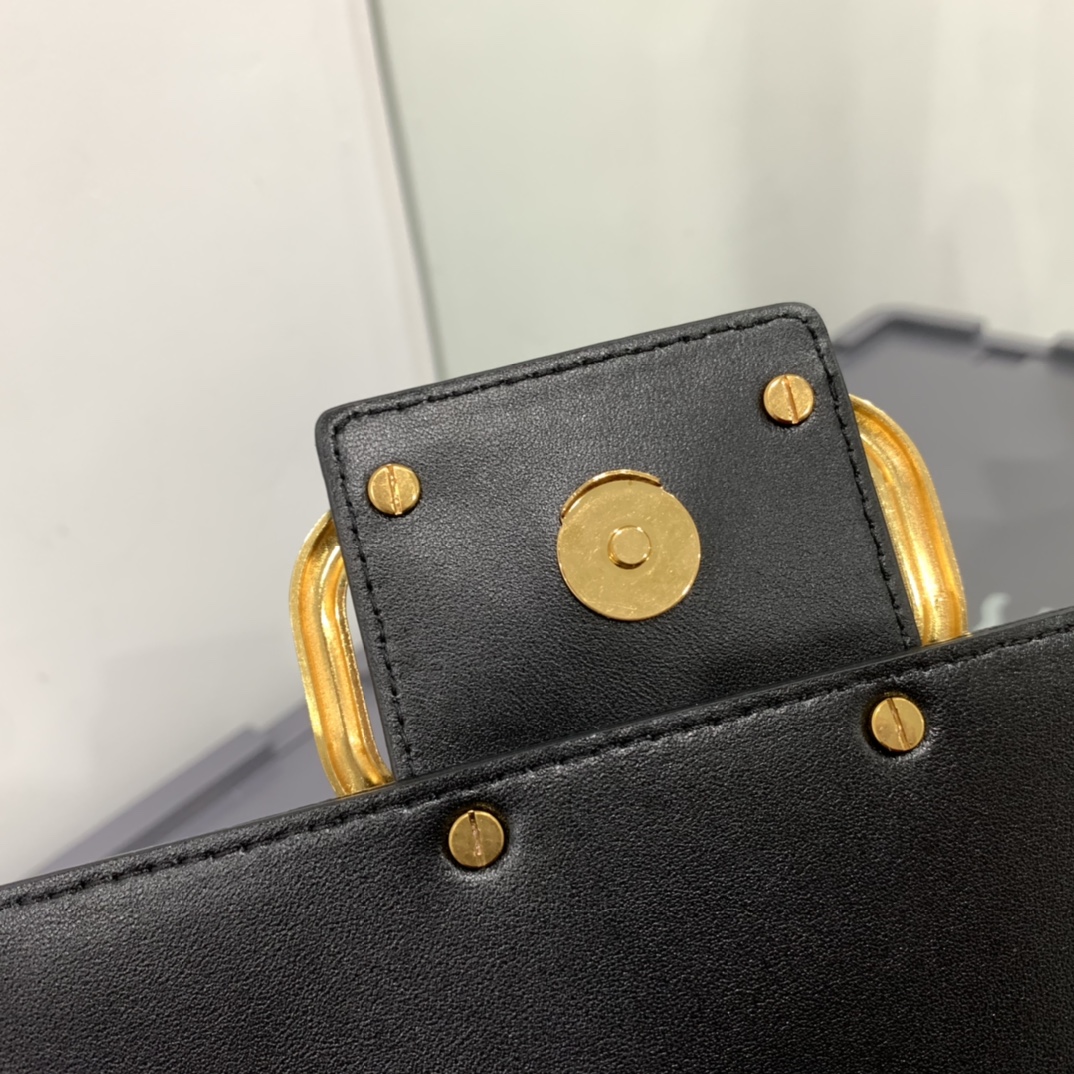 Valentino Handbags-20*15*7CM