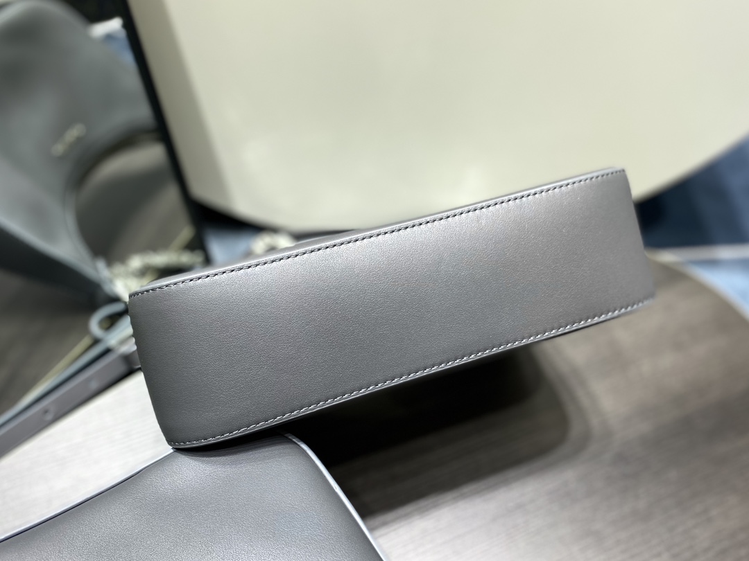 Givenchy Moon Cut Hobo-25x7x12CM