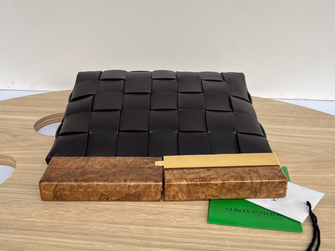 Bo*te*ga nappa pouch-28*26*5cm