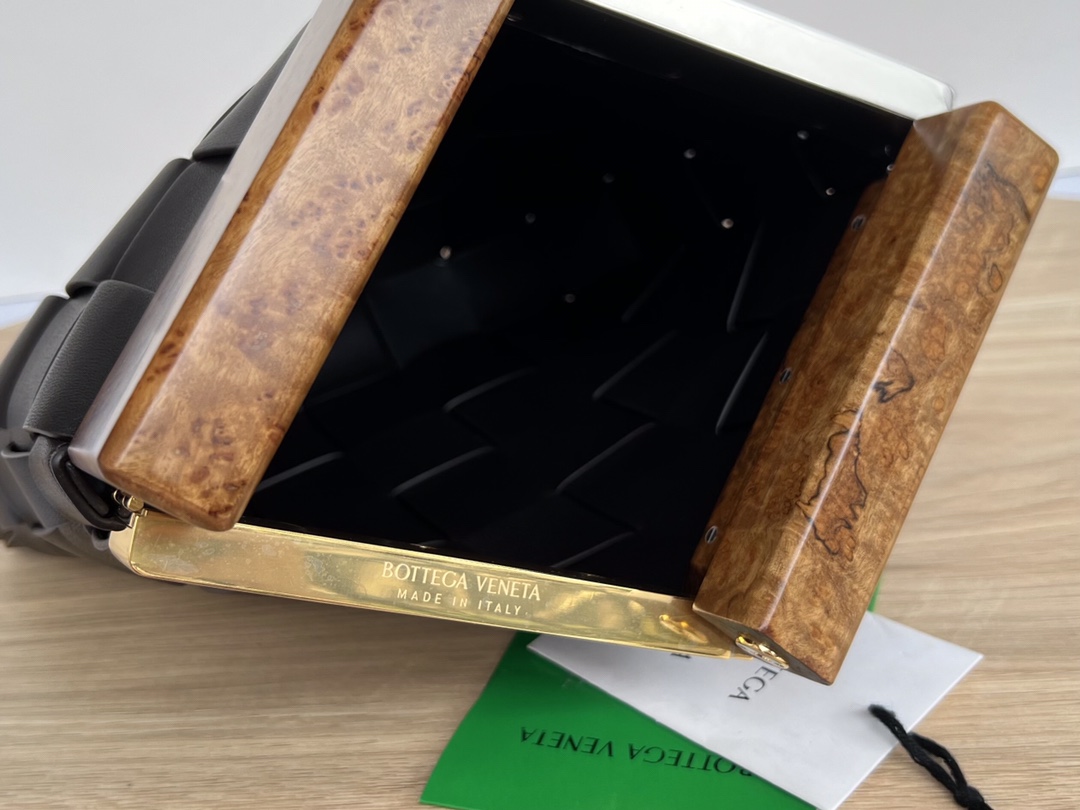 Bo*te*ga nappa pouch-28*26*5cm