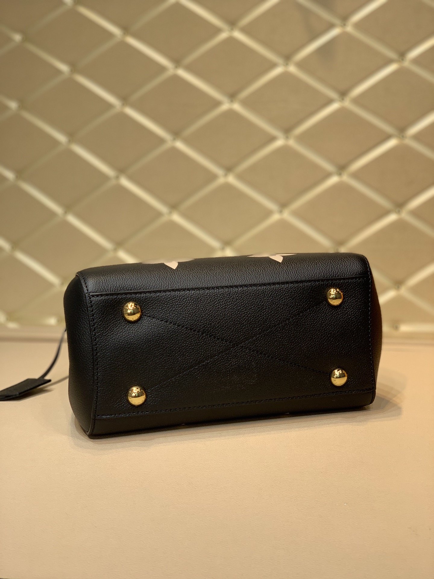 l**is V*t*n montaigne bb-29*20*13cm