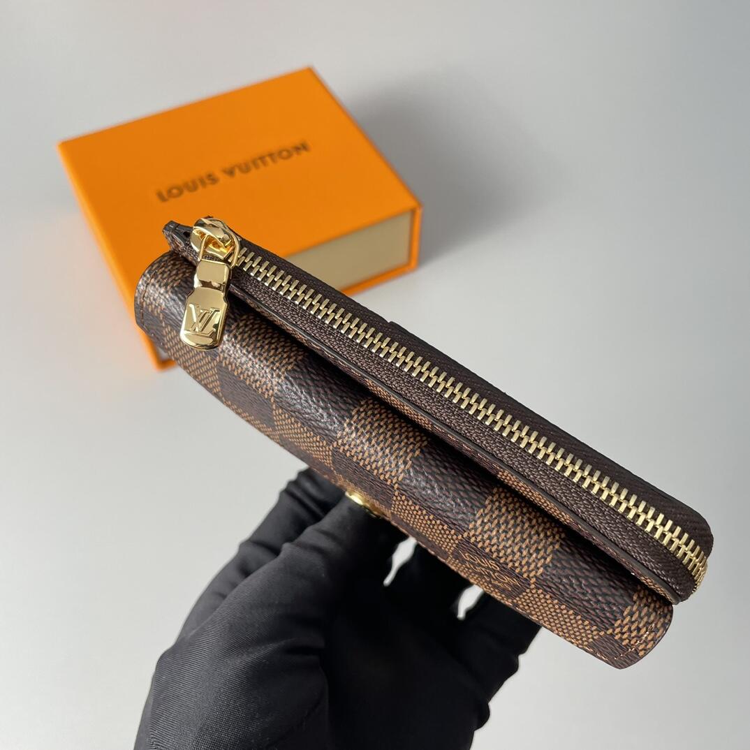 l**is V*t*n wallet-13x8.5cm