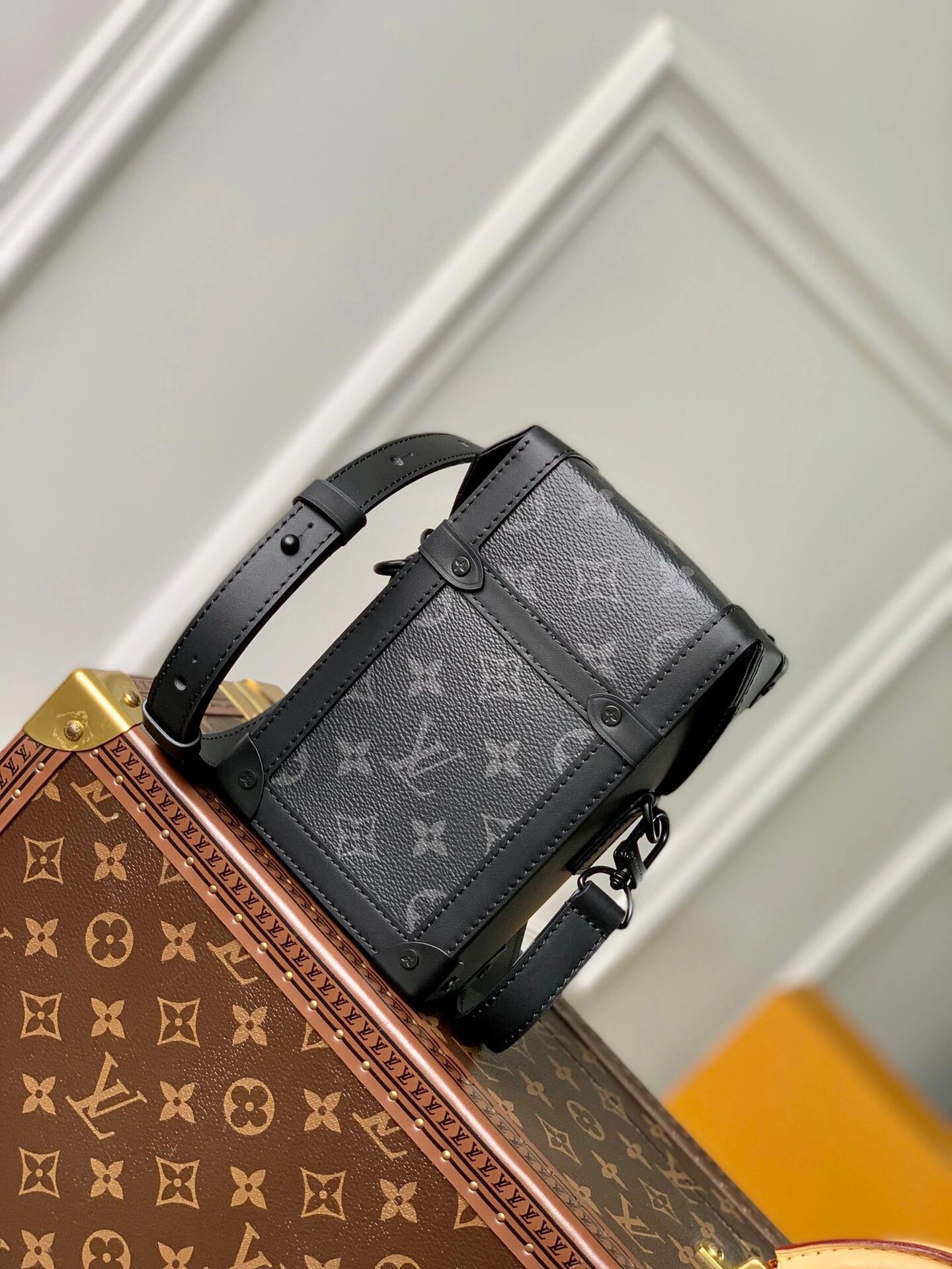 l**is V*t*n trunk vertical-10.7*17.5*6.8cm