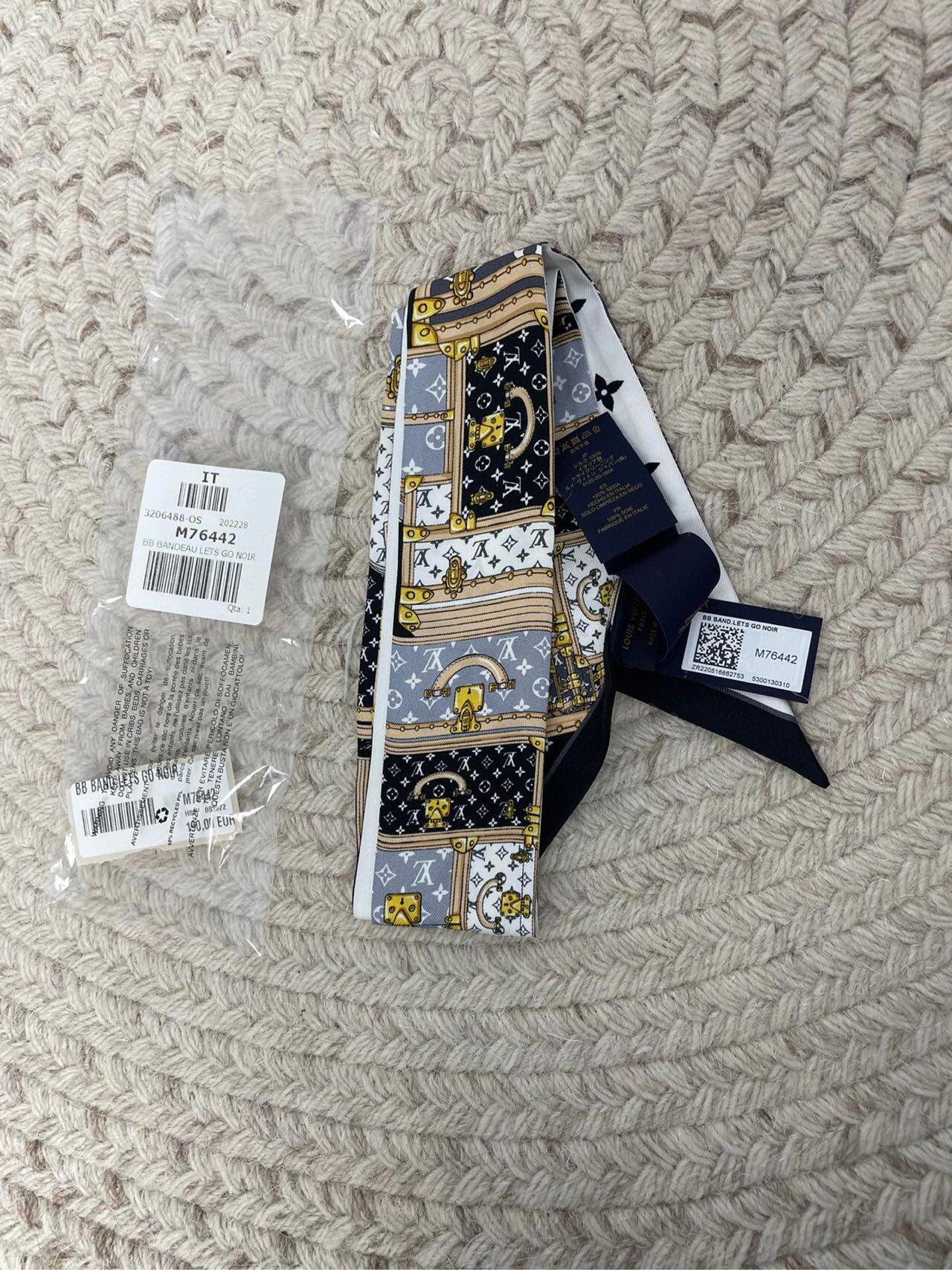 l**is V*t*n crafty bi color envy hair band