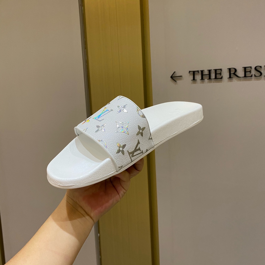 l**is V*t*n slippers