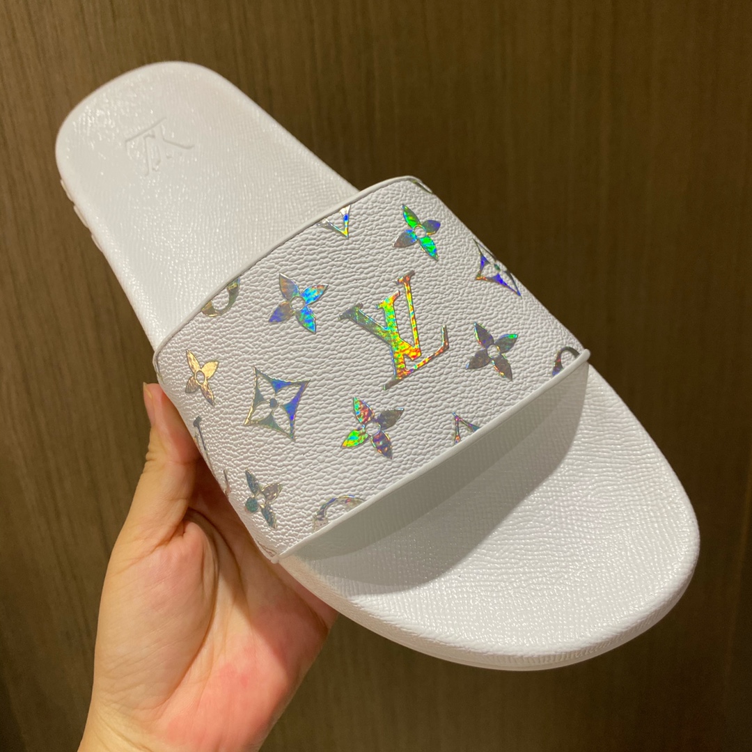 l**is V*t*n slippers