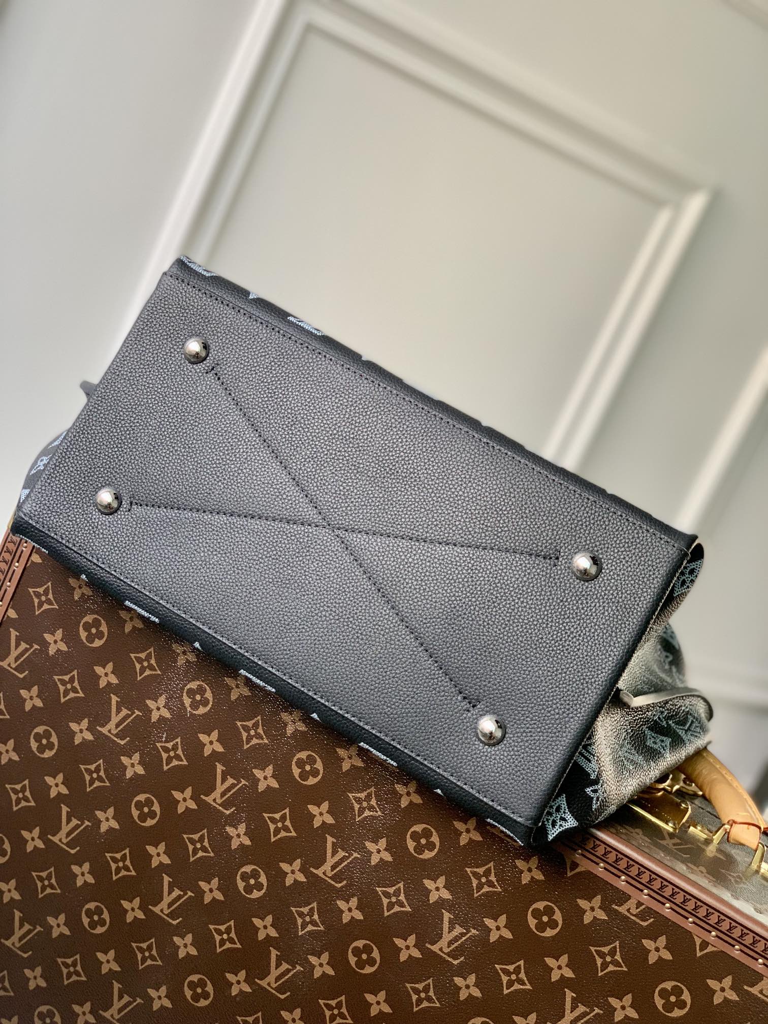 l**is V*t*n carmel hobo bag-35*40*17cm