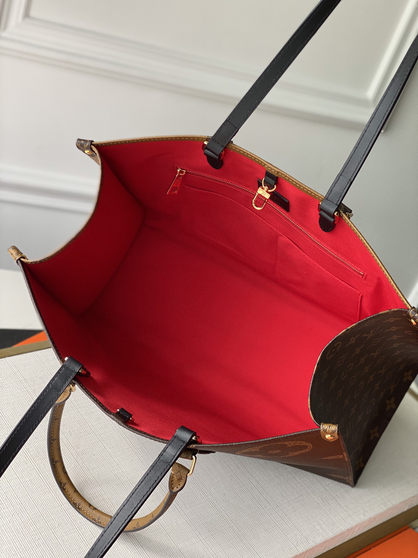 l**is V*t*n onthego handbag-41*34*19cm(black strap)