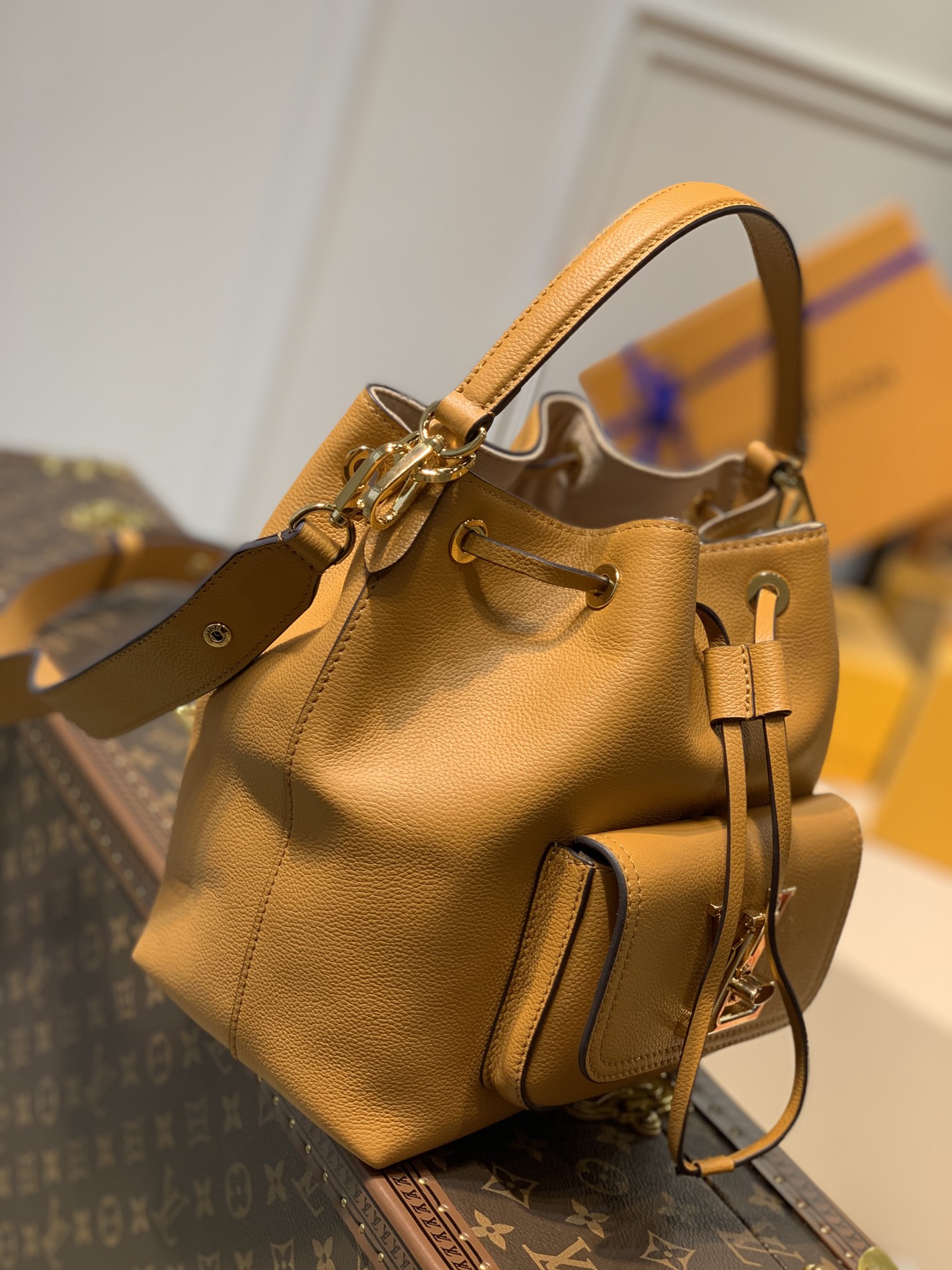 l**is V*t*n lockme bucket-20*13*22cm