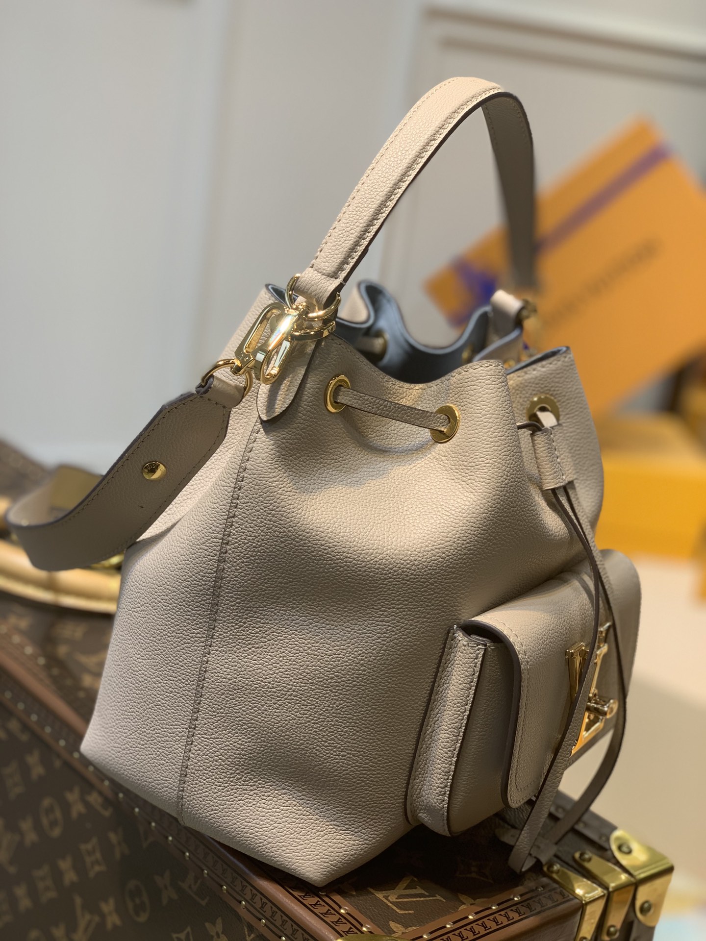 l**is V*t*n lockme bucket-20*13*22cm