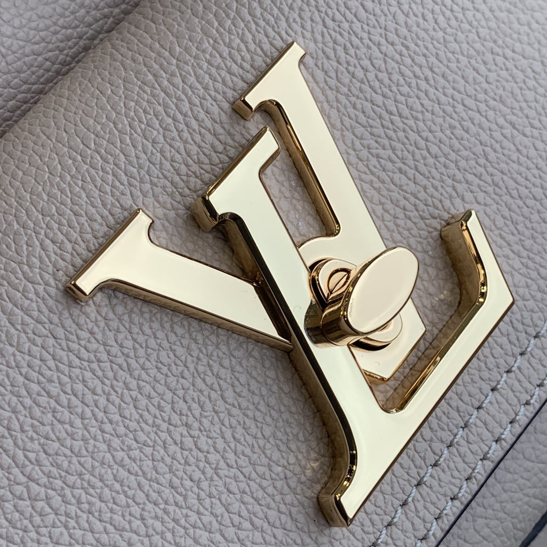 l**is V*t*n lockme bucket-20*13*22cm