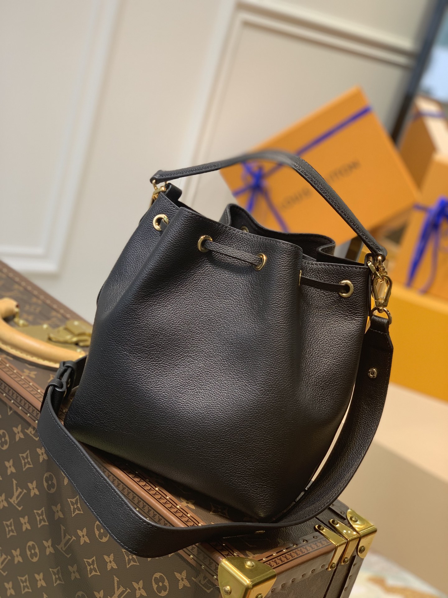 l**is V*t*n lockme bucket-20*13*22cm