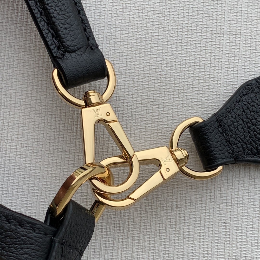 l**is V*t*n lockme bucket-20*13*22cm