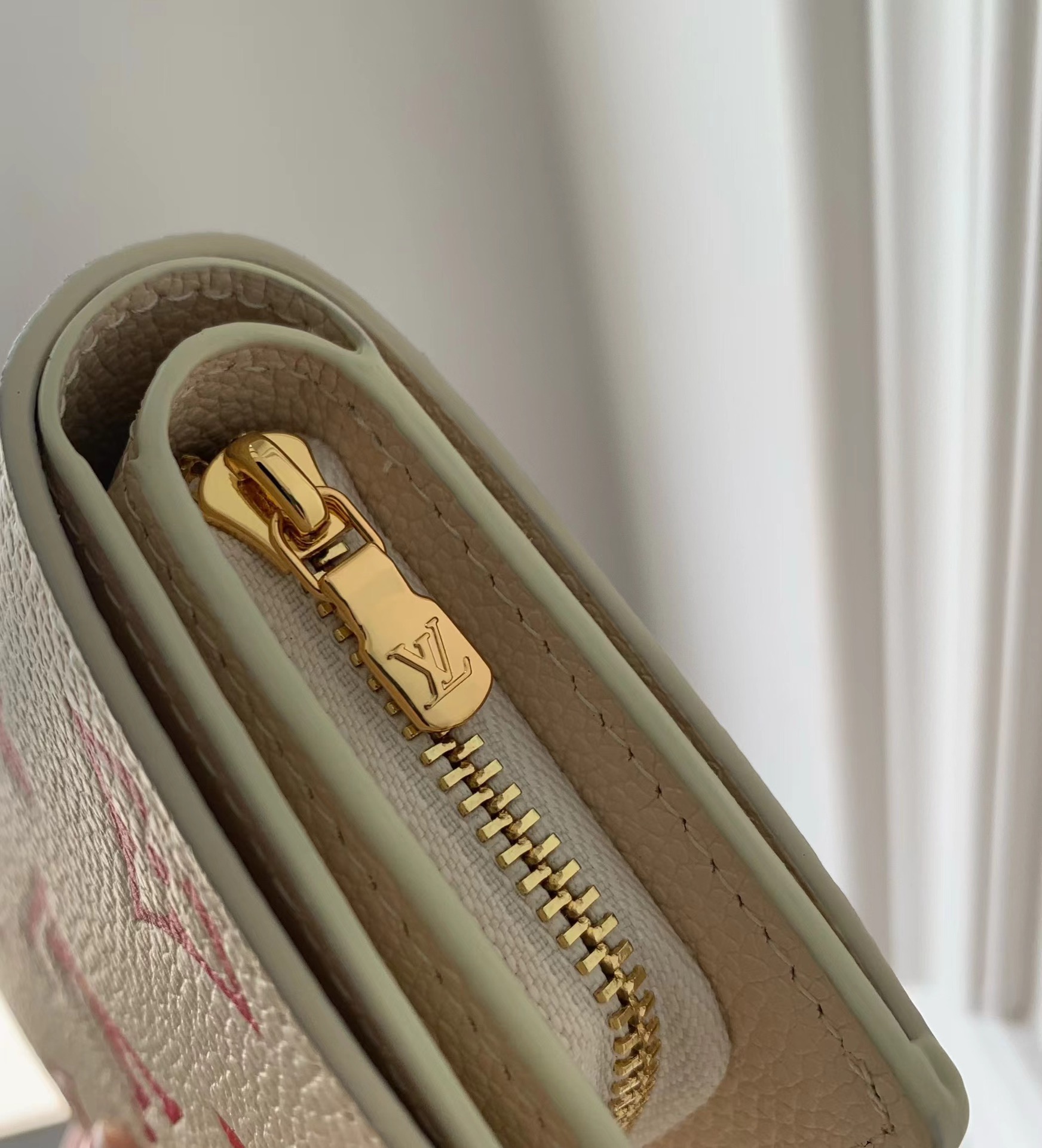 l**is V*t*n cléa wallet-11*8.5*3.5cm