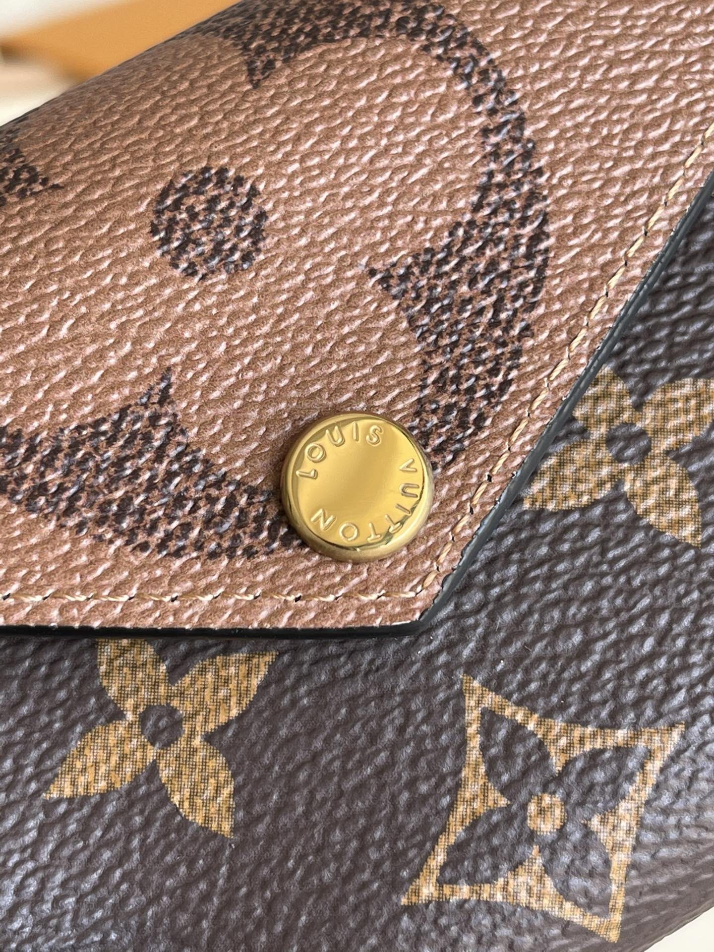 l**is V*t*n zoé wallet-9.5*7.5*3cm